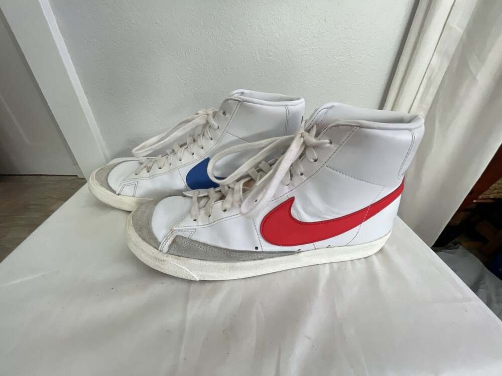 Nike Blazer Mid '77 Vintage Mismatched Swoosh White Blue Red
Men’s size 10.5